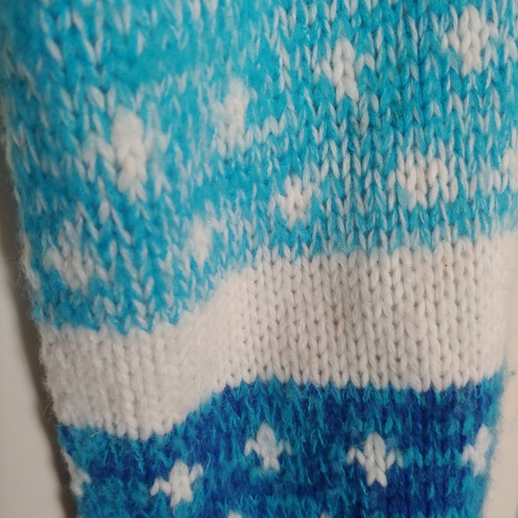 Winter Blue Infinity Scarf ✨ free with purchase - Picture 2 of 2